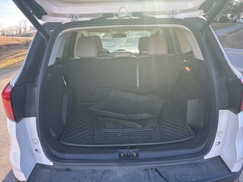 Used 2019 Ford Escape Titanium image 10