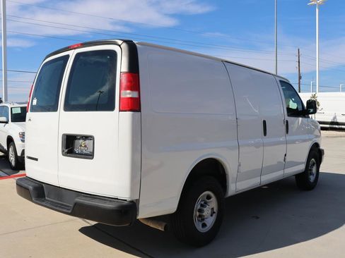 Used 2018 Chevrolet Express 2500 image 5