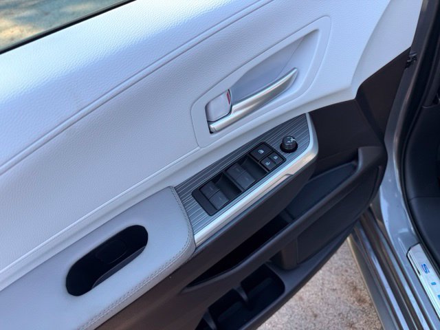 New 2026 Toyota Sienna XLE AWD/4WD image 15