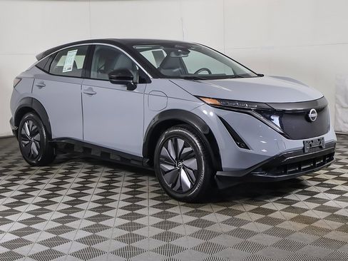 Used 2023 Nissan Ariya VENTURE+ image 2