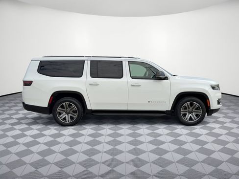 Used 2024 Jeep Wagoneer L Series II w/ Flexible Seating Group RWD image 8