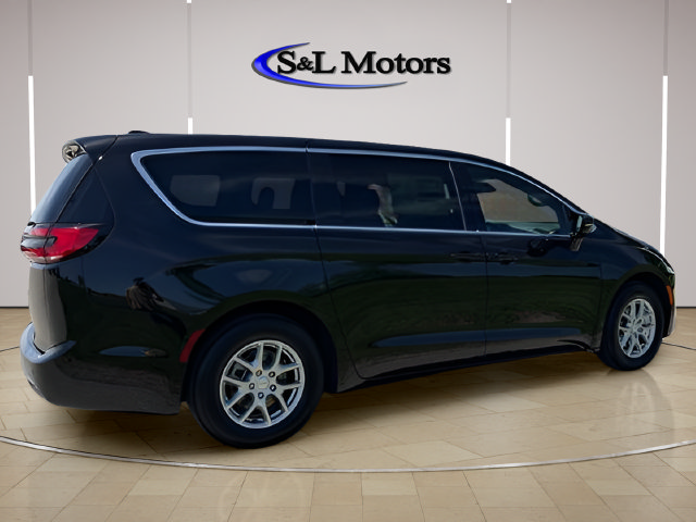 New 2027 Chrysler Pacifica Select FWD image 10