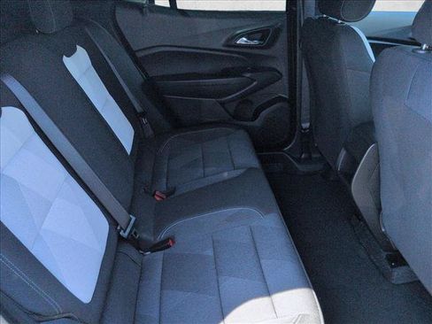 Used 2025 Chevrolet Trax RS w/ Sunroof Package FWD image 27