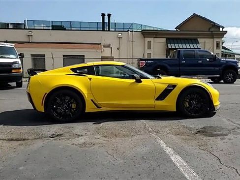 Used 2015 Chevrolet Corvette Z06 w/ 3LZ Preferred Equipment Group image 9