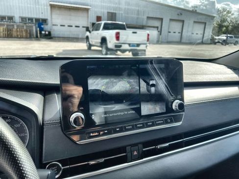 Used 2024 Mitsubishi Outlander SE image 14