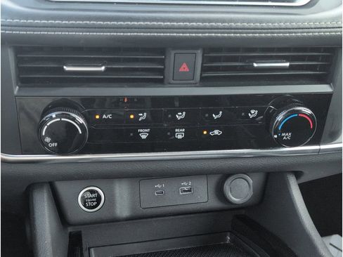 Used 2023 Nissan Rogue S image 15