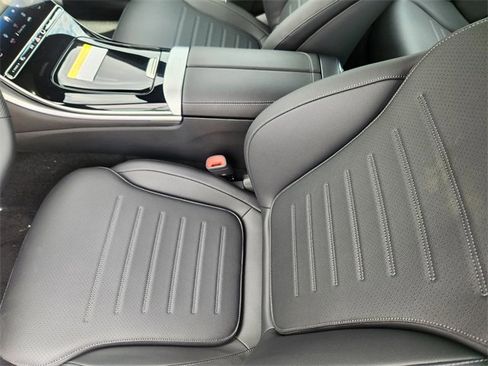 New 2025 Mercedes-Benz C 300 4MATIC Sedan image 8