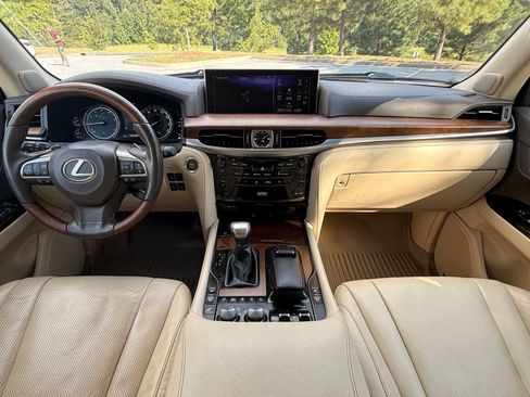 Used 2018 Lexus LX 570 4WD w/ Luxury Package image 23