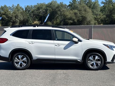 Used 2025 Subaru Ascent Premium AWD/4WD image 2