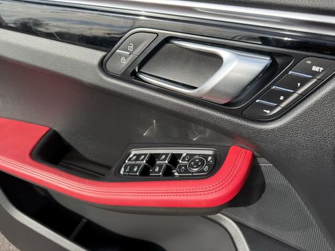 Used 2020 Porsche Macan AWD/4WD image 16