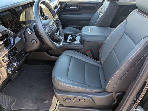 Used 2025 GMC Yukon AT4 AWD/4WD image 16