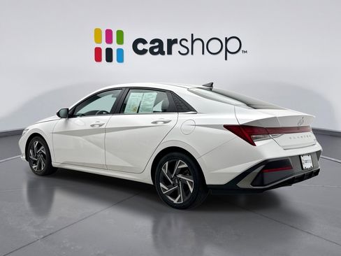 Used 2025 Hyundai Elantra Limited image 3