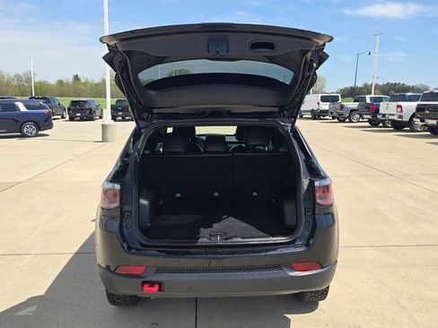 Used 2025 Jeep Compass Trailhawk image 27