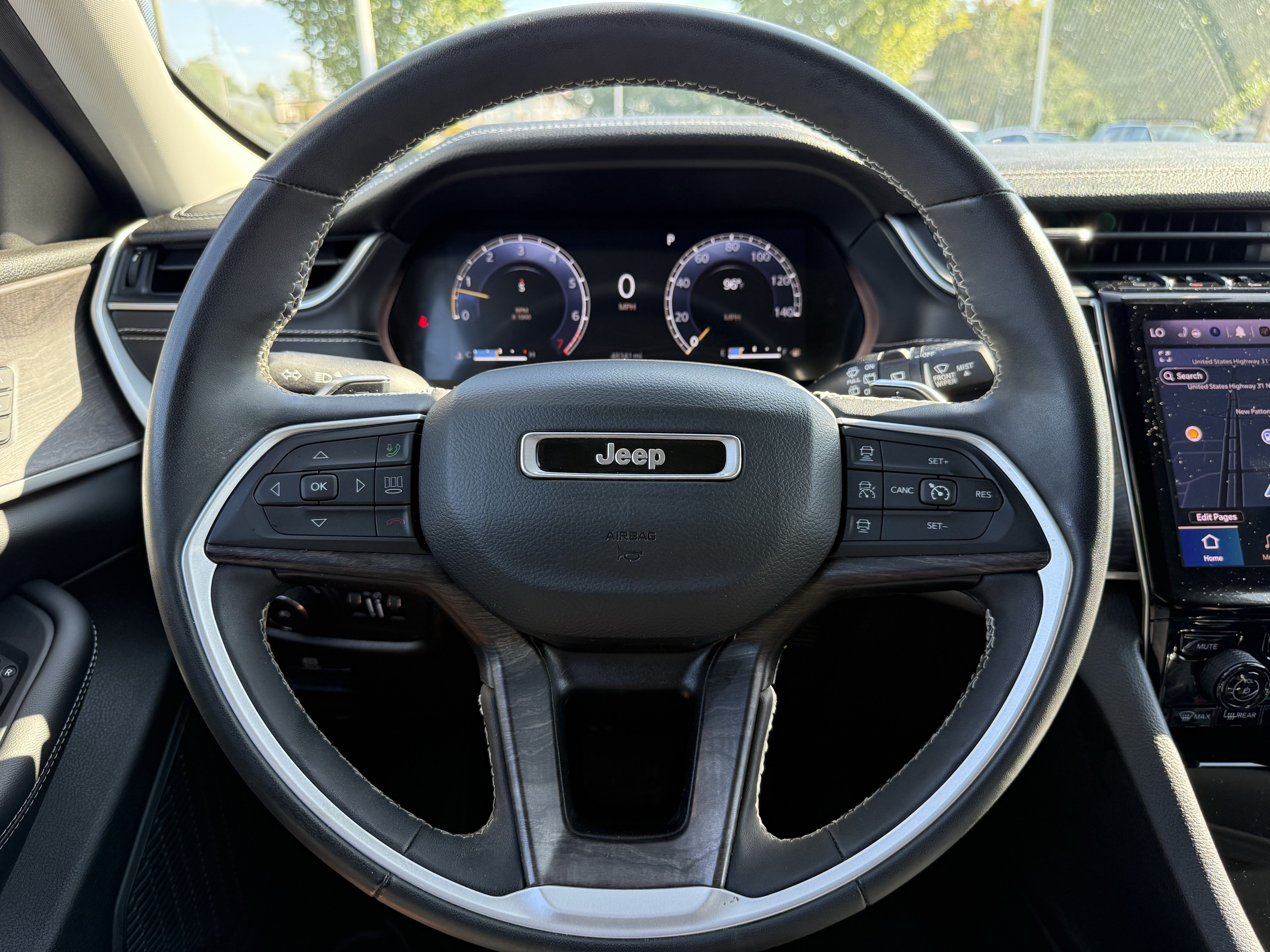 Used 2023 Jeep Grand Cherokee Limited AWD/4WD image 17