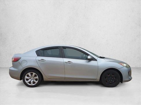 Used 2013 MAZDA MAZDA3 i Sport image 4