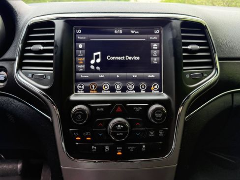 Used 2018 Jeep Grand Cherokee Limited AWD/4WD image 18