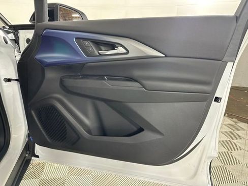 New 2025 Chevrolet Equinox EV LT image 23