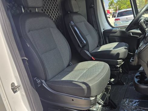 Used 2025 RAM ProMaster 2500 w/ U-Haul Equipment Group FWD image 18