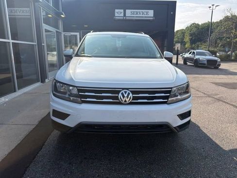 Used 2021 Volkswagen Tiguan SE w/ Panoramic Sunroof Package AWD/4WD image 2