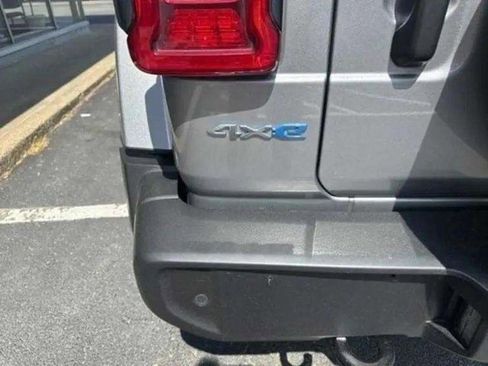 Used 2021 Jeep Wrangler Unlimited Sahara w/ Safety Group image 15