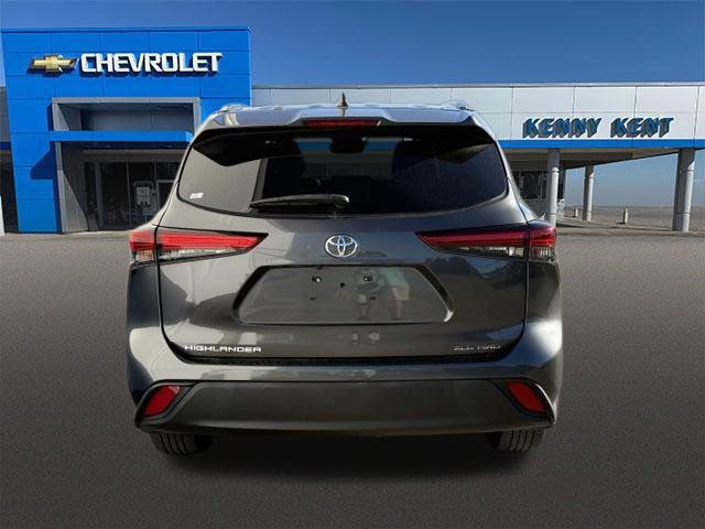 Used 2020 Toyota Highlander XLE AWD/4WD image 8