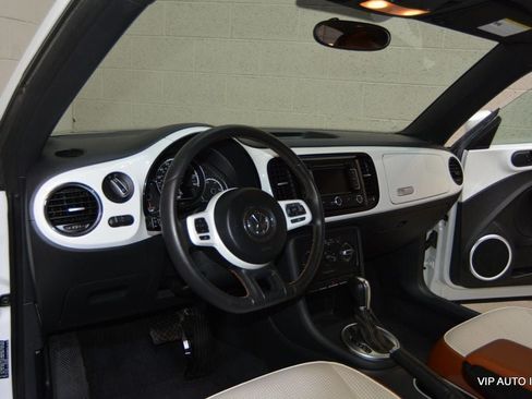 Used 2015 Volkswagen Beetle 1.8T Classic FWD image 9