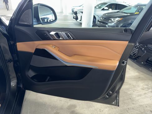 Certified 2025 BMW X7 xDrive40i w/ Premium Package image 9