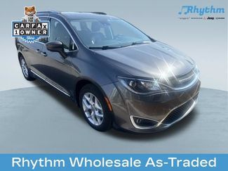 Used 2018 Chrysler Pacifica Touring-L w/ Advanced Safetytec Group FWD video 1