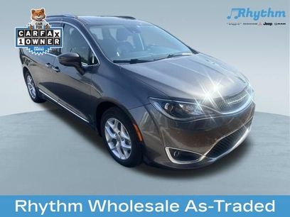 Used 2018 Chrysler Pacifica Touring-L w/ Advanced Safetytec Group