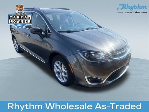 Used 2018 Chrysler Pacifica Touring-L w/ Advanced Safetytec Group FWD image 1