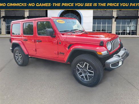 Used 2025 Jeep Wrangler Unlimited Sahara AWD/4WD image 1