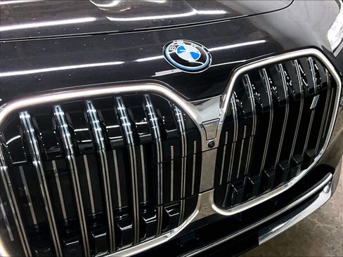 Used 2024 BMW i7 xDrive60 w/ Executive Package AWD/4WD image 32