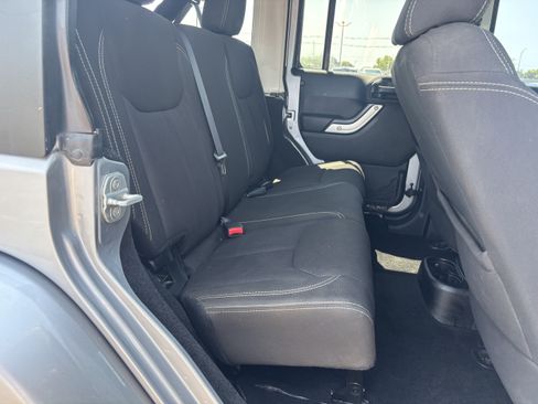 Used 2014 Jeep Wrangler Unlimited Sahara w/ Connectivity Group AWD/4WD image 20