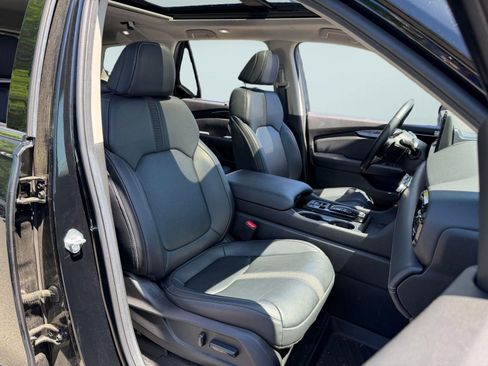 Used 2025 Honda Pilot Touring image 34