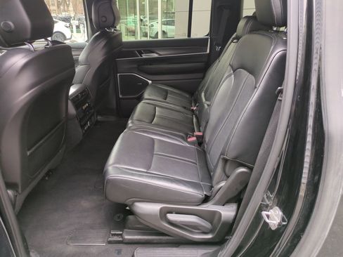 Used 2024 Jeep Wagoneer L Series III w/ Flexible Seating Group AWD/4WD image 27