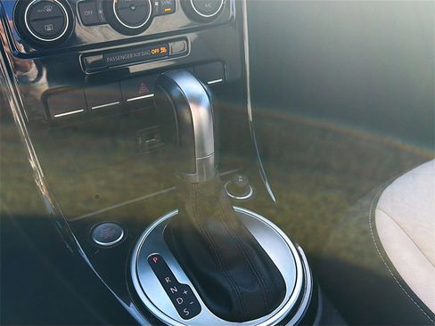 Used 2019 Volkswagen Beetle 2.0T SE image 16