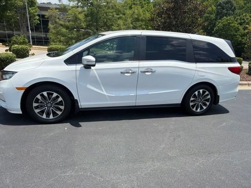Used 2024 Honda Odyssey EX-L image 3