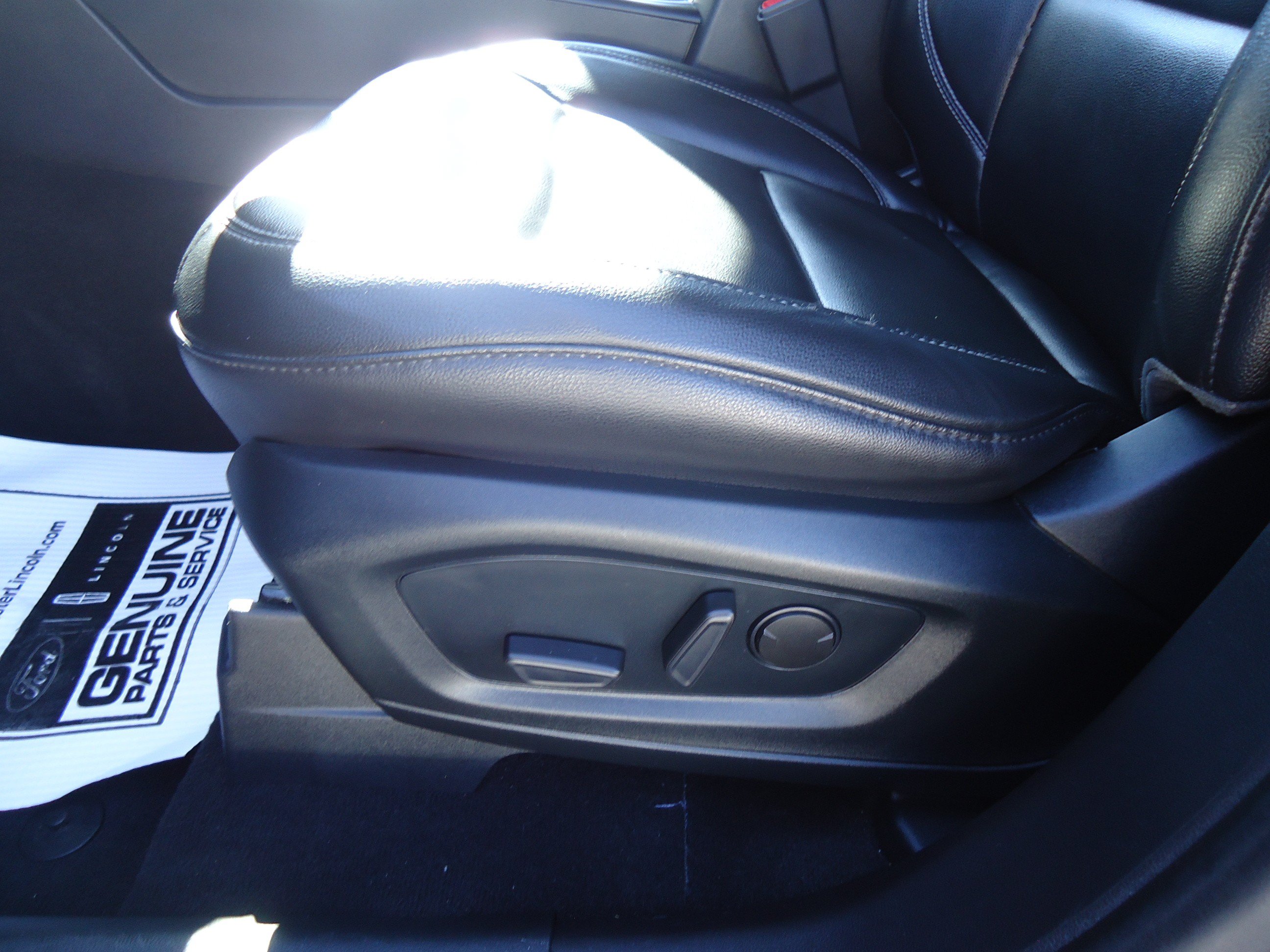 Used 2021 Ford Explorer XLT w/ Equipment Group 202A AWD/4WD image 25