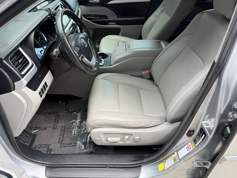 Used 2016 Toyota Highlander XLE AWD/4WD image 16