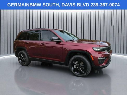 Used 2023 Jeep Grand Cherokee Limited w/ Black Appearance Package AWD/4WD image 3