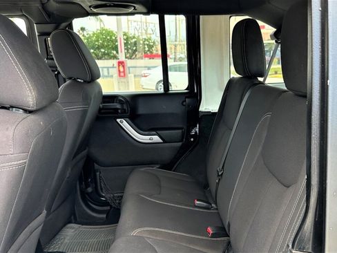 Used 2013 Jeep Wrangler Unlimited Sahara AWD/4WD image 12