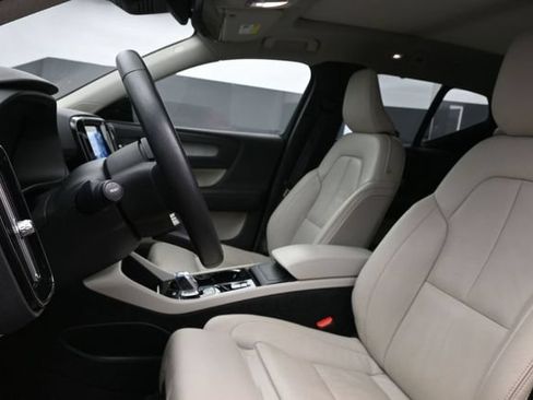 Used 2023 Volvo XC40 B5 Plus w/ Driver Assist Package AWD/4WD image 10