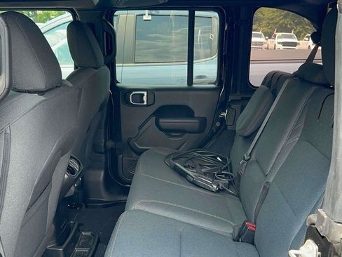 Used 2024 Jeep Wrangler Unlimited w/ Convenience Group AWD/4WD image 10