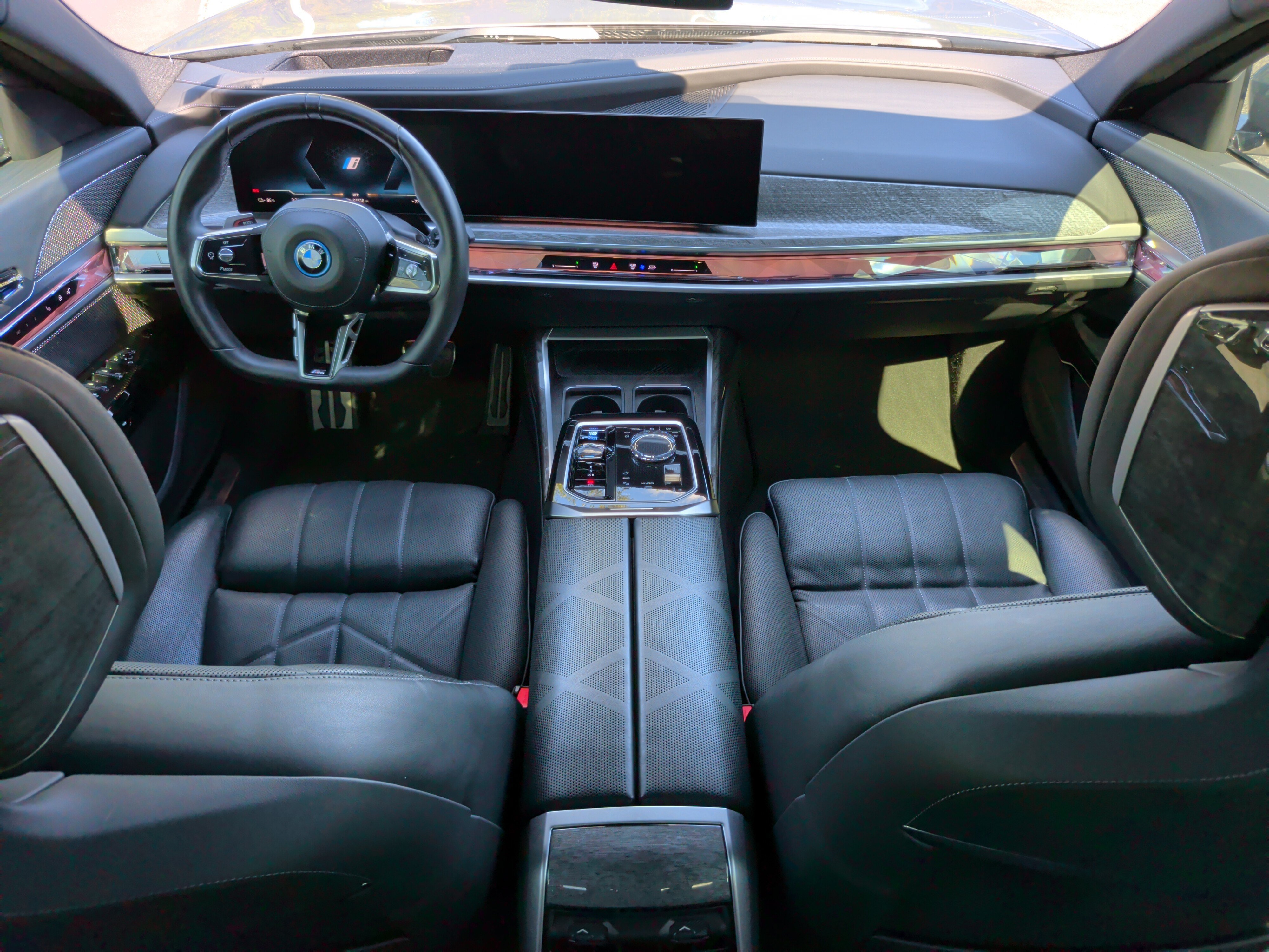 Used 2024 BMW i7 eDrive50 w/ M Sport Package RWD image 32