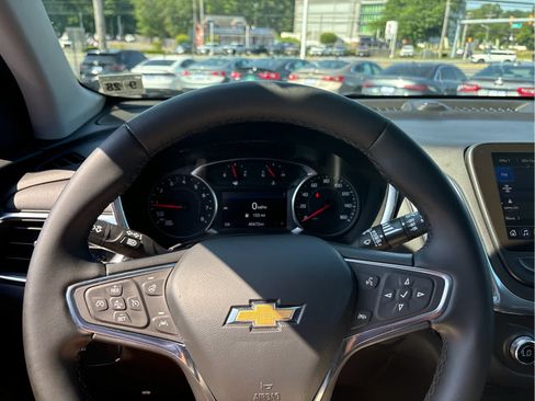 Certified 2024 Chevrolet Equinox LT FWD image 11