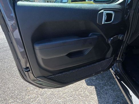 Used 2022 Jeep Wrangler Sport AWD/4WD image 11