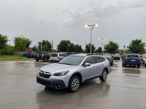 Used 2020 Subaru Outback Premium AWD/4WD image 1