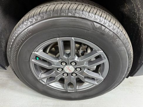 Used 2025 GMC Acadia Elevation image 13