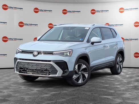 New 2026 Volkswagen Taos SE image 1