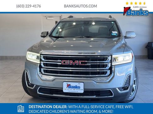 Certified 2023 GMC Acadia SLT w/ Preferred Package image 3